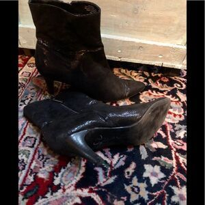Cute ankle boots by Bandolino size 81/2